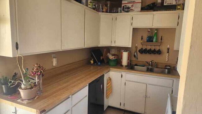 Foto del edificio - FOR RENT / PRE-LEASING