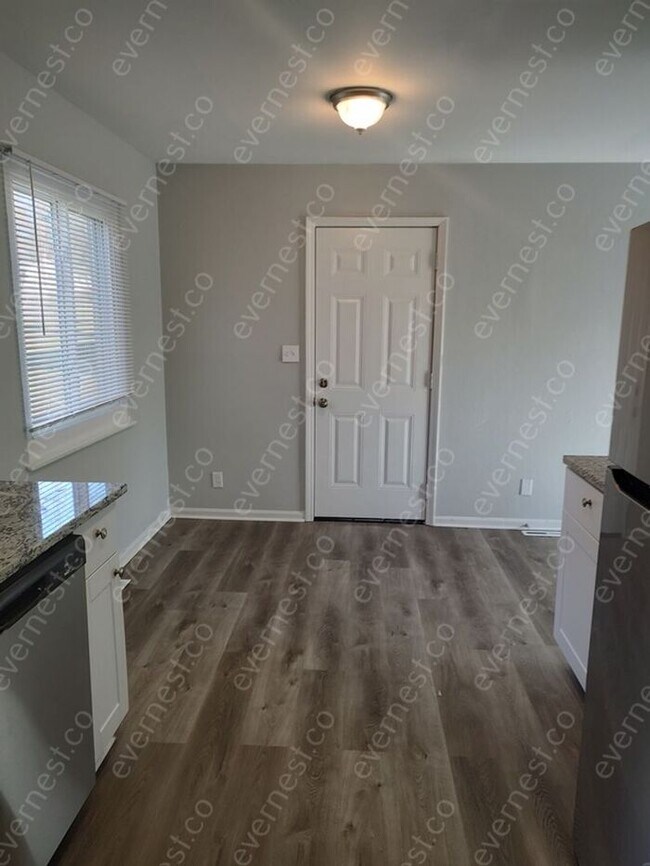 Foto del edificio - Charming 3-Bedroom Home with Fenced Yard a...
