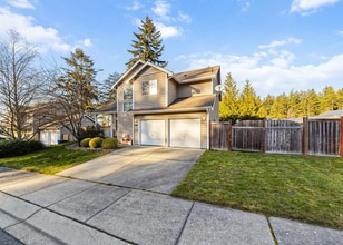 Building Photo - 1340 NW Redwing Dr