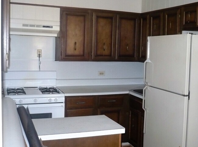 Building Photo - Spacious 4 Bedroom House Near OSU Availabl...