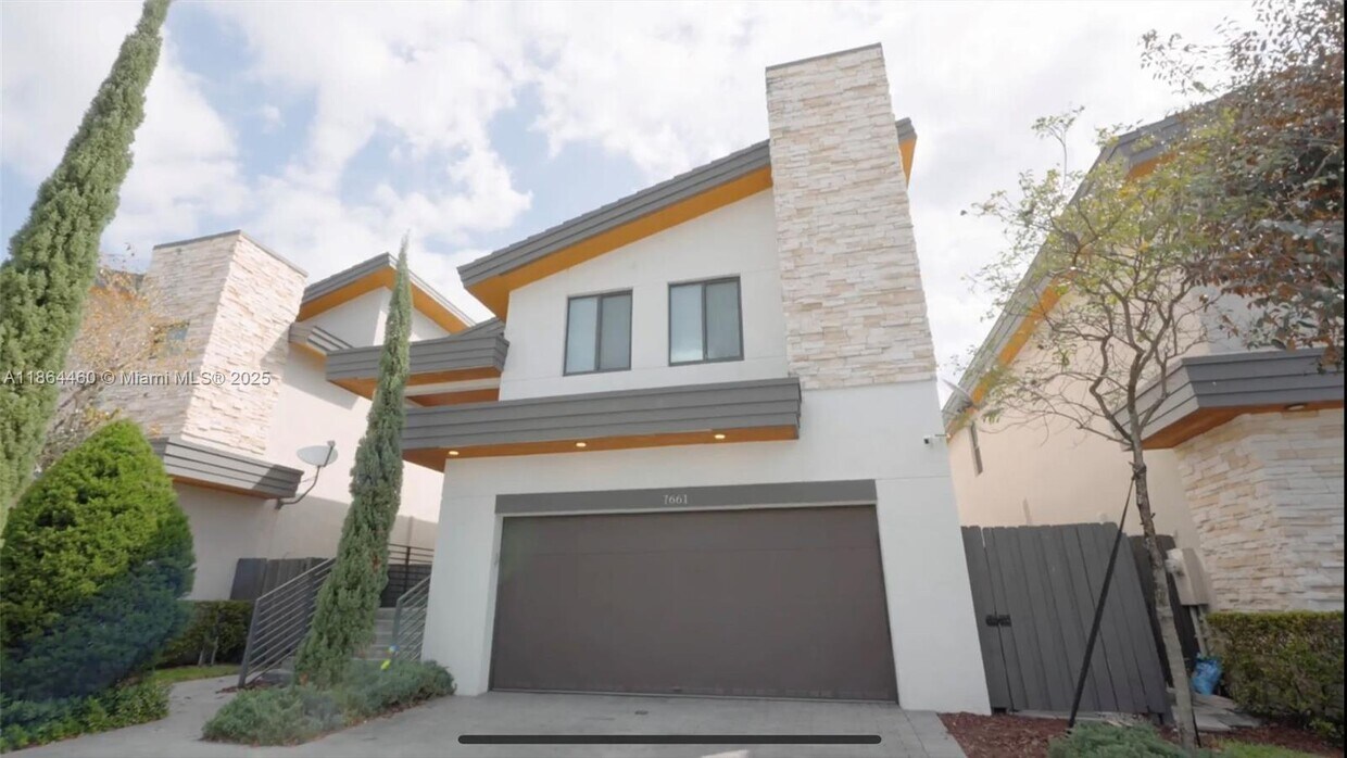 Foto principal - 7661 NW 103rd Ct