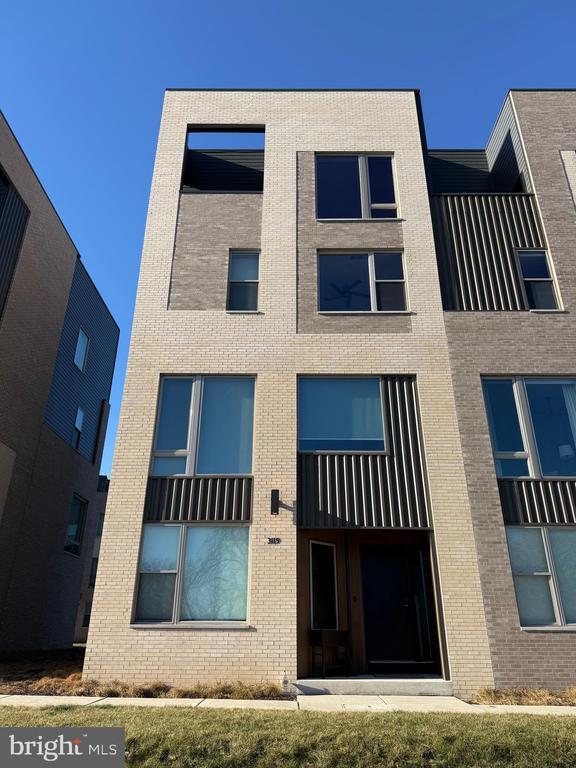 Building Photo - 3119 Pierview Ln