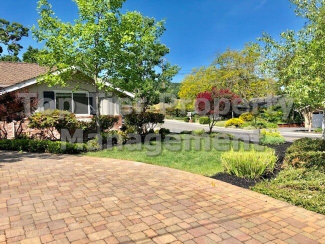 Foto del edificio - Very nice 4 Bed/3 Bath/2,145 Sqft House in West Danville available 6/15 for Lease!