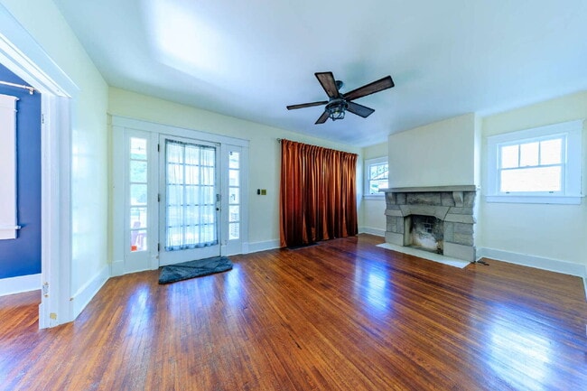 Building Photo - Lockeland Springs Bungalow for Lease, Bloc...