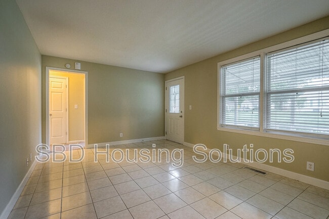 Building Photo - 1331 W 30th St S