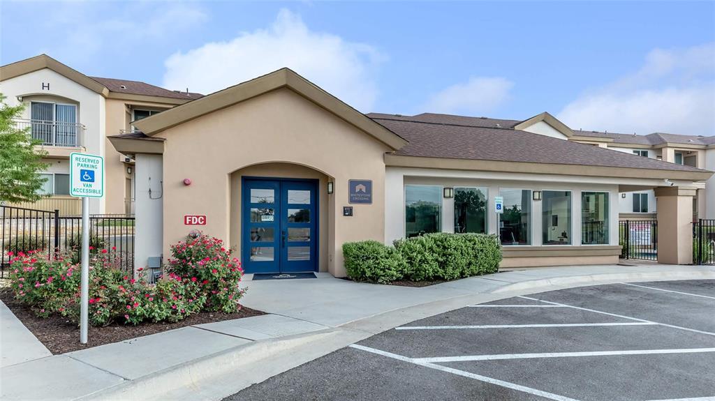 Foto principal - 1201 W Whitestone Blvd