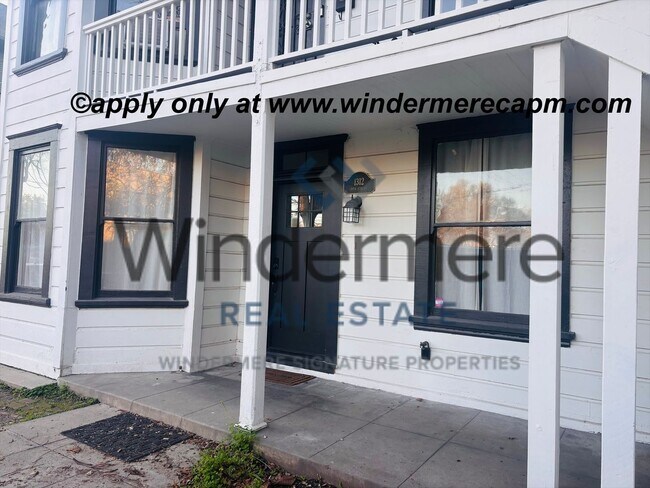 Foto del edificio - Beautifully Remodeled 2 Bed/2 Bath Duplex- in desirable location Downtown Sacramento!!