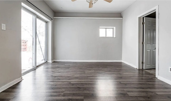 Foto del edificio - A Charming One-Bedroom with a Yard You’ll Love