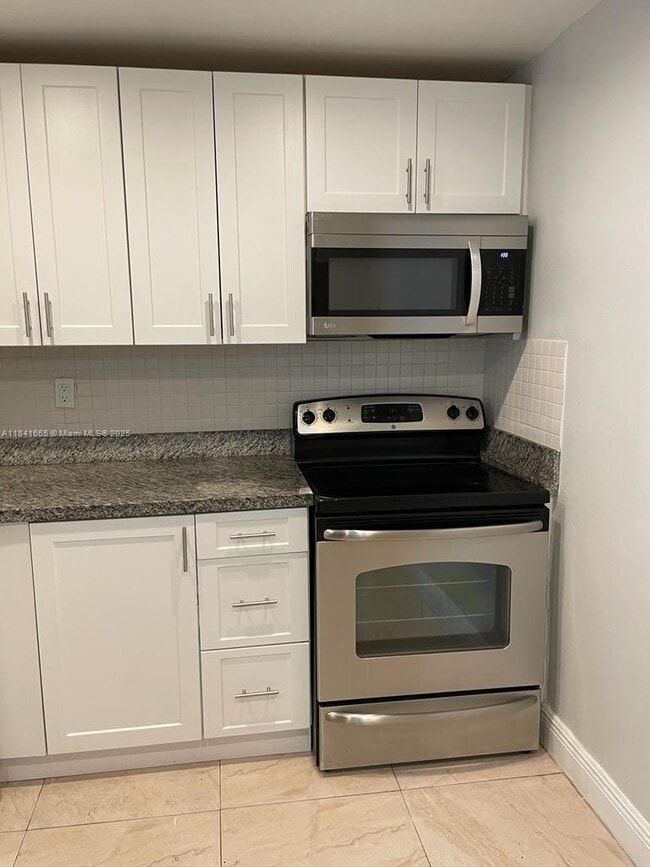 Foto del edificio - 9143 SW 77th Ave