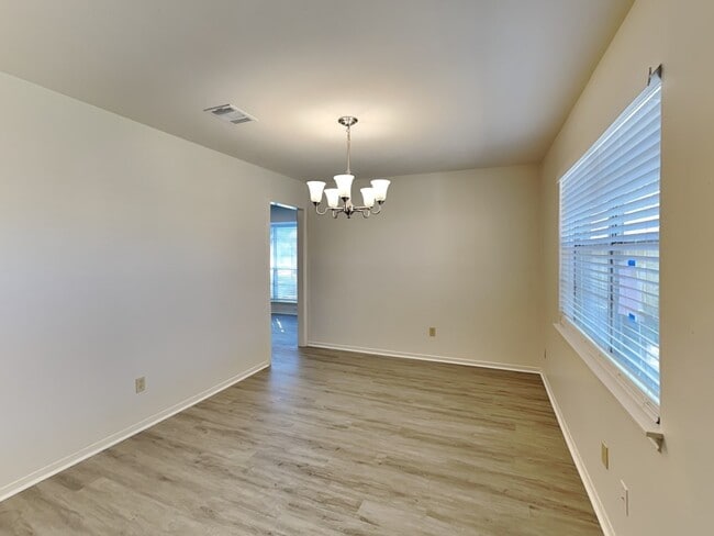 Building Photo - 4806 Lost Oak Dr