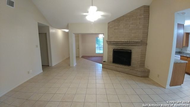 Building Photo - Spacious Home in Green Ridge North