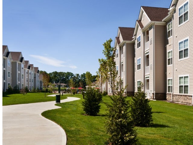 Exterior Courtyard - Laurel Green