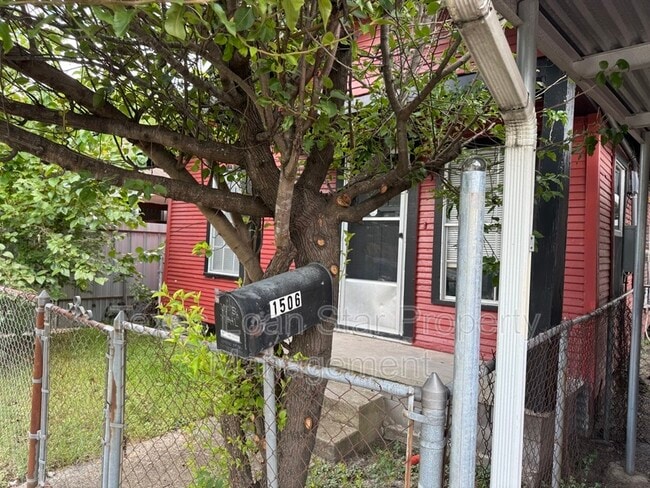 Building Photo - 1506 Luzon St