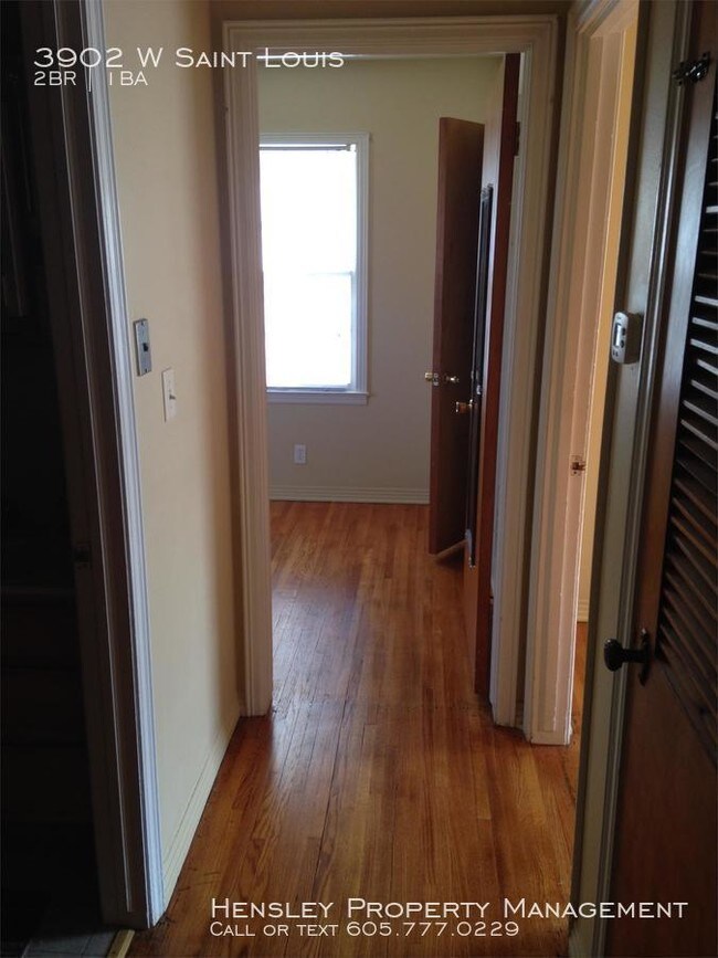 Foto del edificio - 3902 W St Louis St