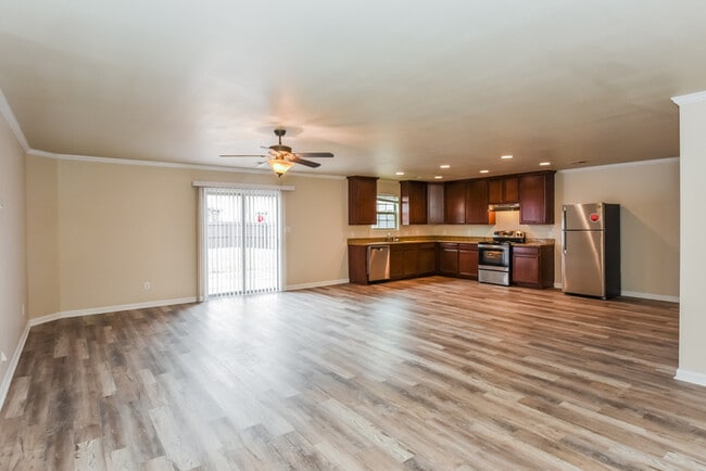 Foto del edificio - 115 Darrow Creek Dr