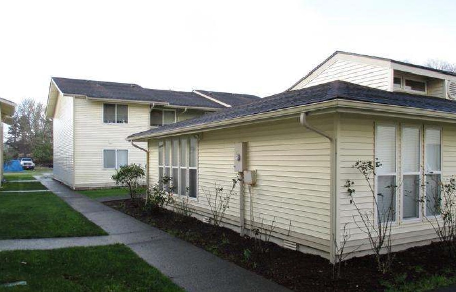 Primary Photo - South Bayview Apartments