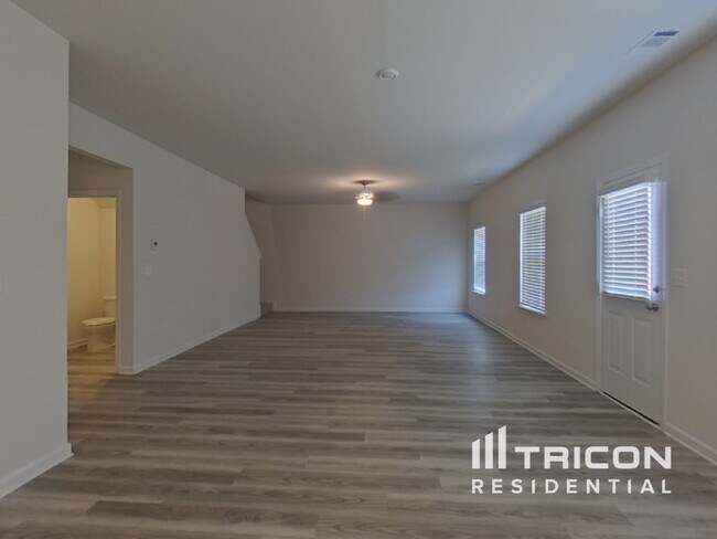 Building Photo - 928 Hesston Dr
