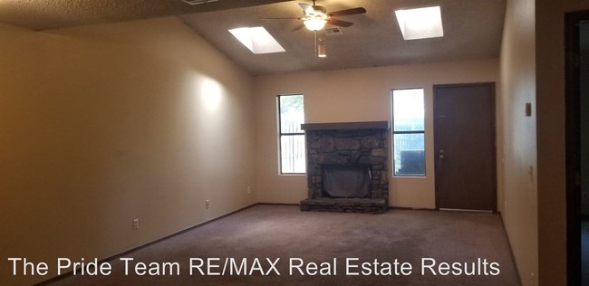 Building Photo - 2 br, 1 bath House - 917 N Turtle Creek Dr