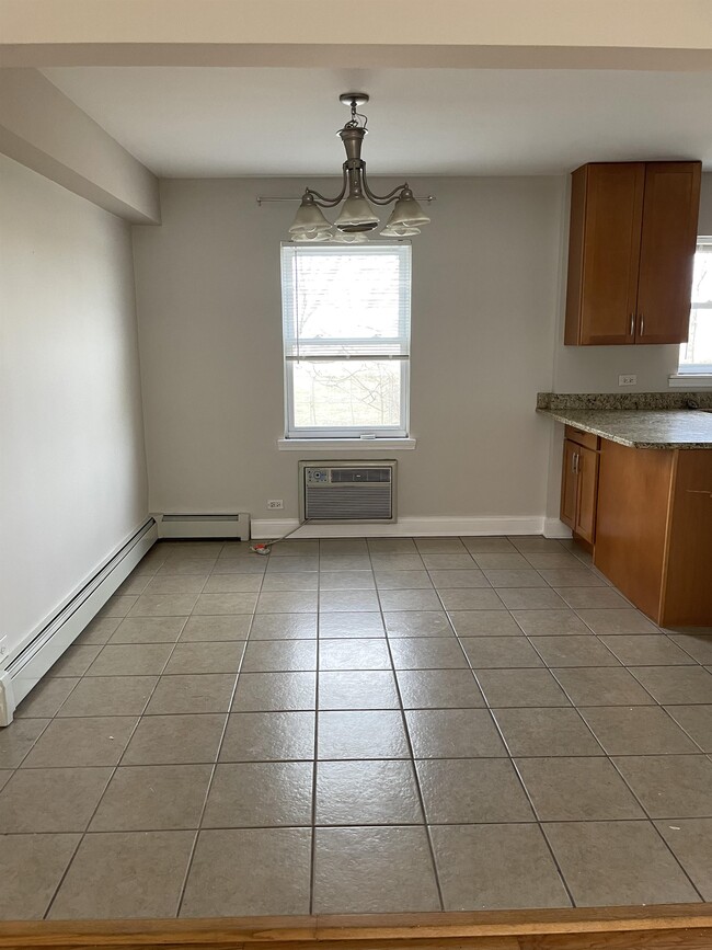 Building Photo - 301 Bluff Ave