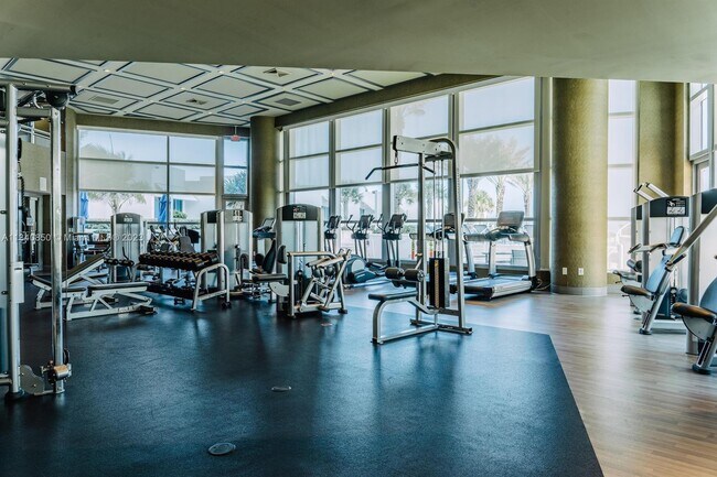 Foto del edificio - 3101 S Ocean Dr