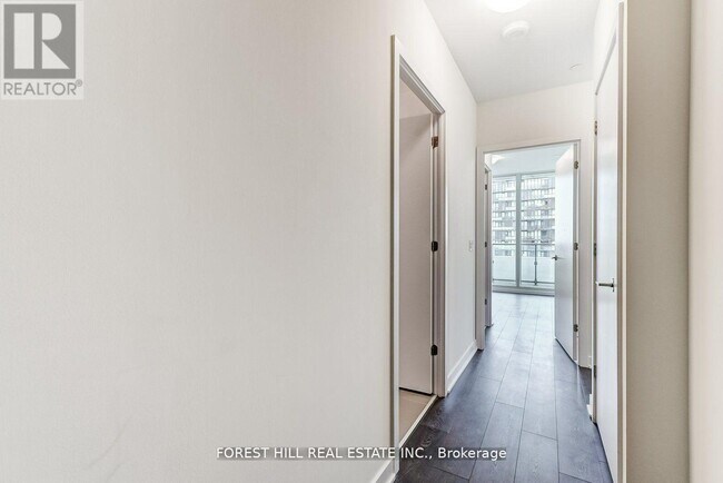 Photo du bâtiment - 2221 Yonge St