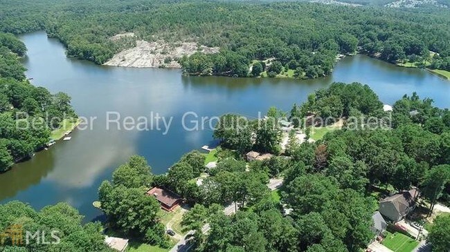 Foto del edificio - 2411 Lakeshore Dr NW