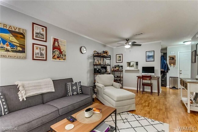 Foto del edificio - 1747 Jack Warner Pkwy