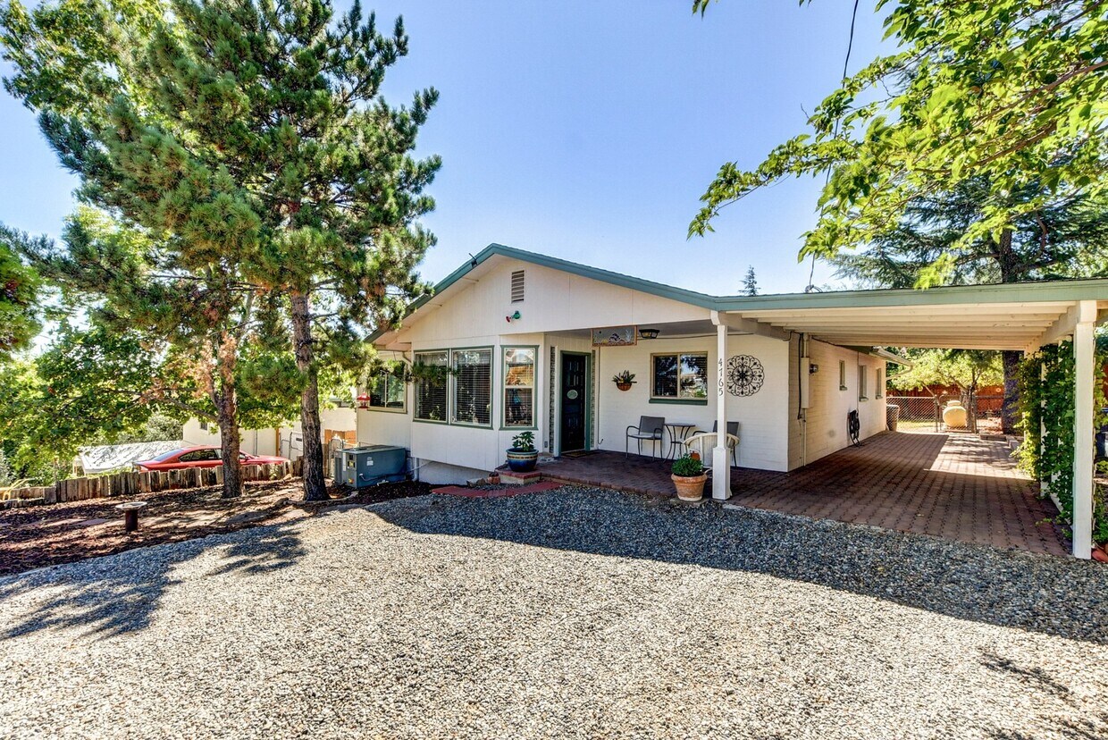 Primary Photo - Fully furnished short term or long term re...