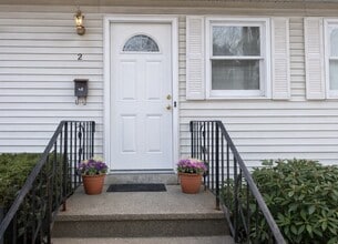 Building Photo - 2 Whalen Ln