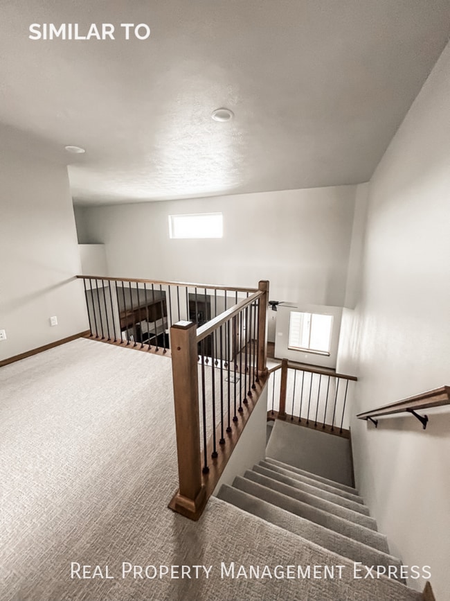 Building Photo - Stunning 3-Bedroom Townhome in Western Sio...
