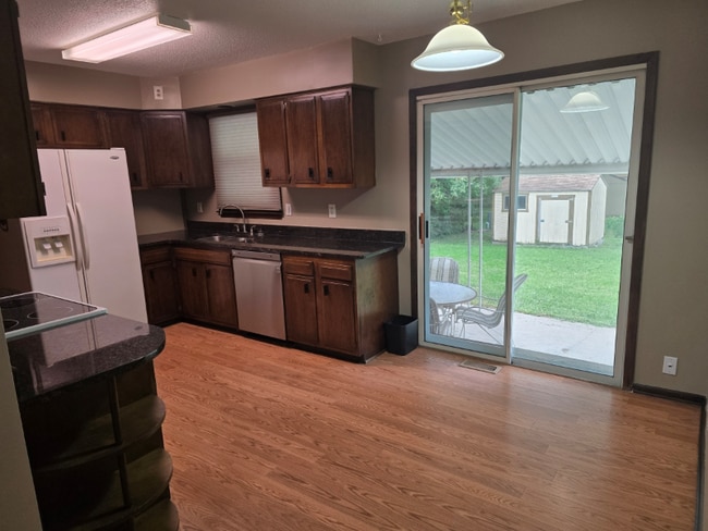 Building Photo - 1123 Starview Ln