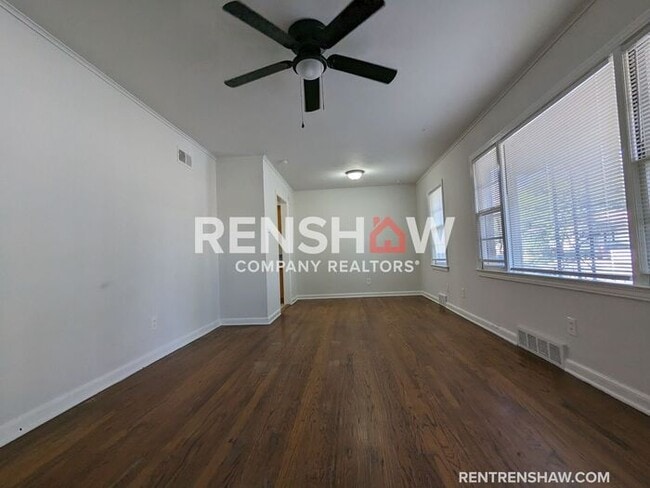 Building Photo - Popular Rental Area - Upgraded 3 bed / 1 b...