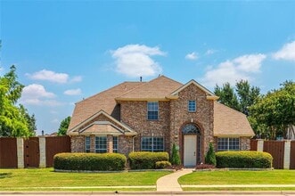 Building Photo - 1404 Hudspeth Dr