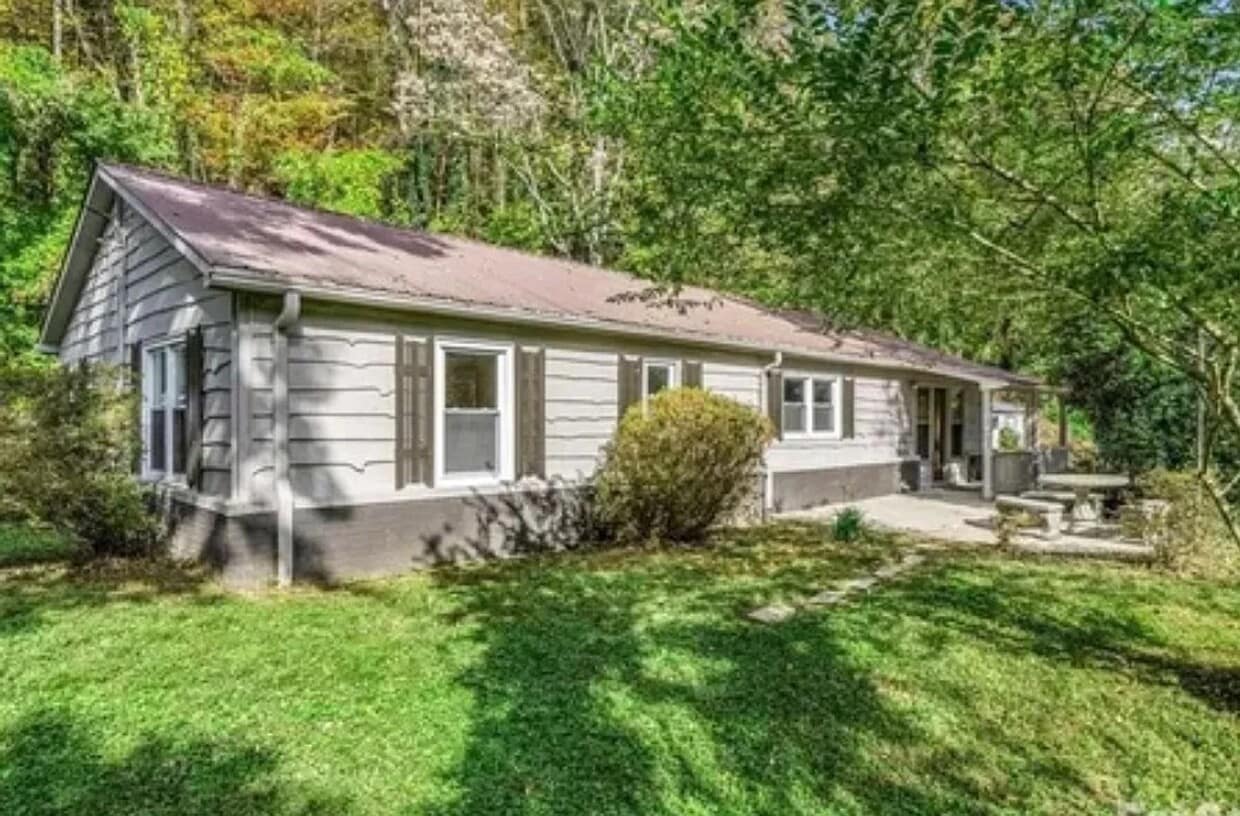 Foto principal - Charming 3-Bedroom Cottage with Garage & C...