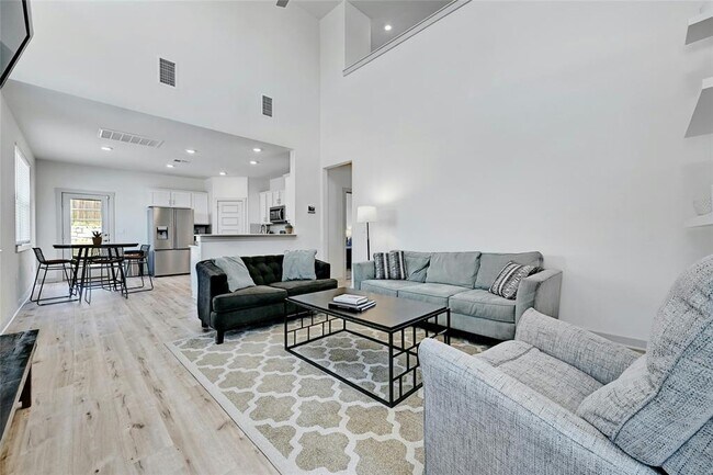 Foto del edificio - 8133 Linnie Ln