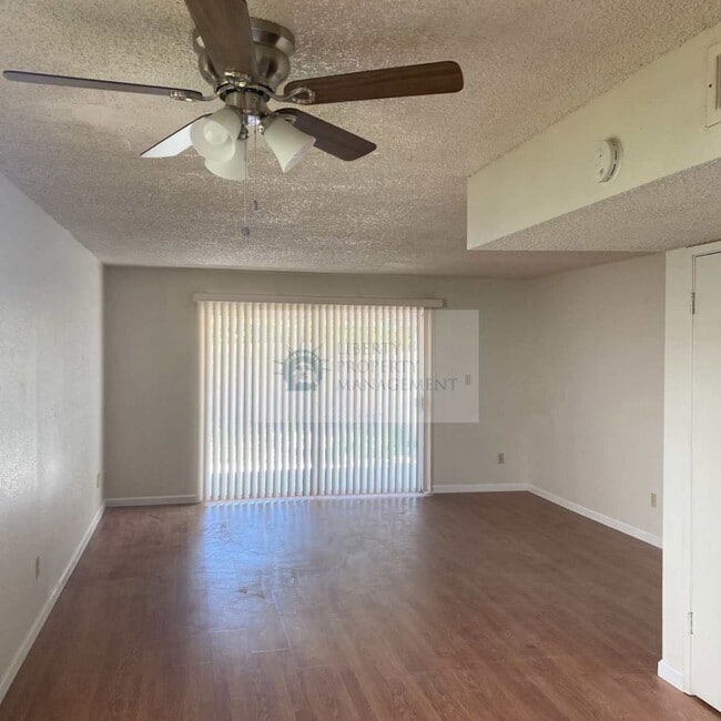 Building Photo - 530 E Yorkshire Dr