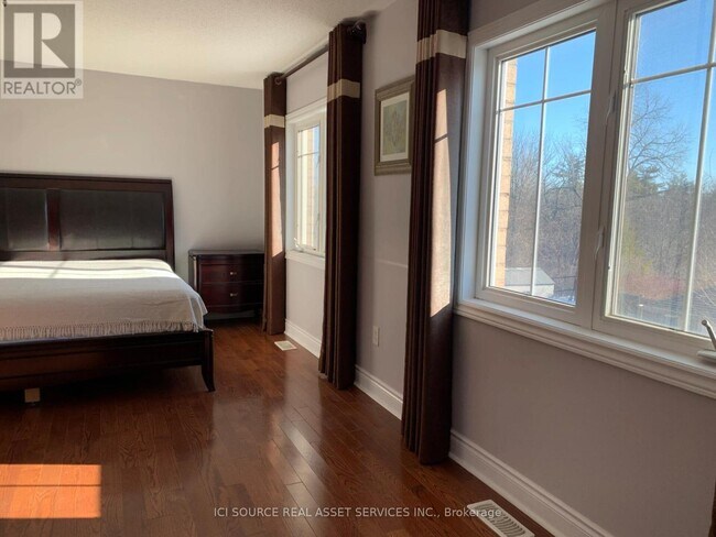 Building Photo - 228 Vanda Dr