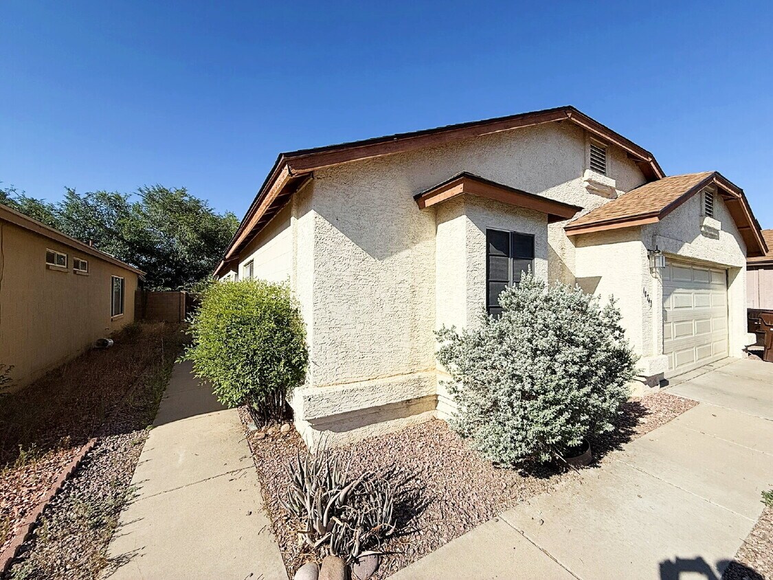 Primary Photo - Golf Course Backyard! Updated 3-Bed Home i...