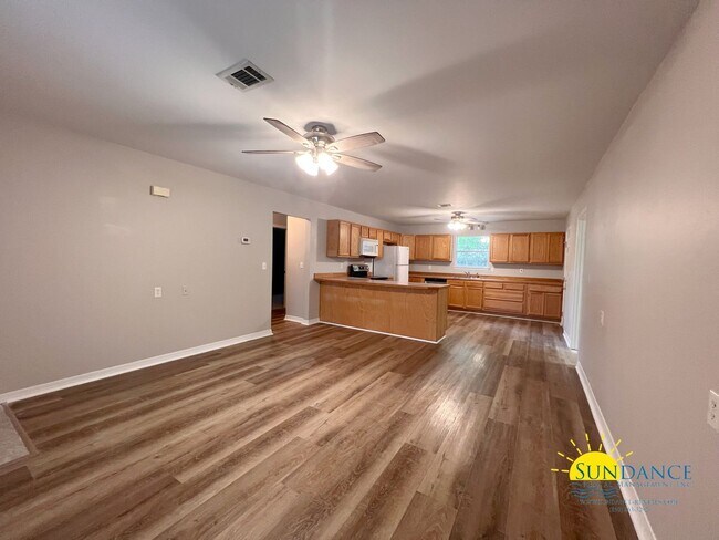 Building Photo - Gorgeous 2 Bedroom Home in Crestview!