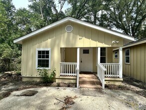 Building Photo - 3021 Creekwood Ln