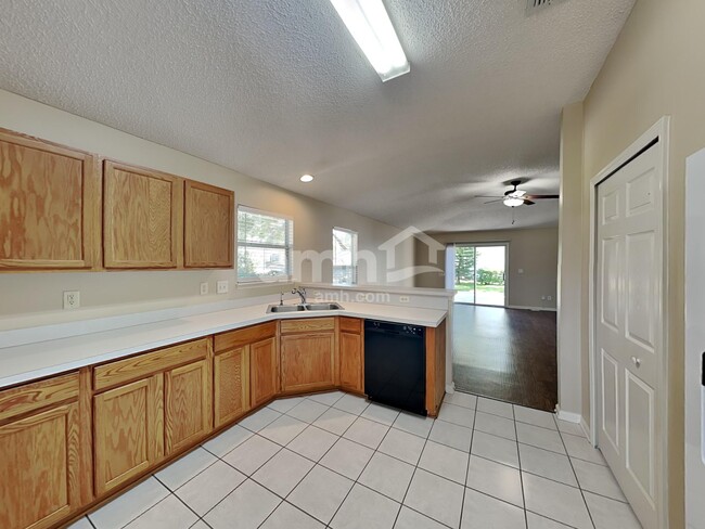 Foto del edificio - 14428 Woodfield Cir N