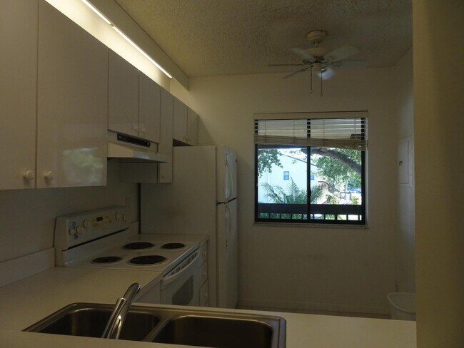 Foto del edificio - 6585 Somerset Dr