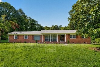 Building Photo - 5108 Lakeshore Ct