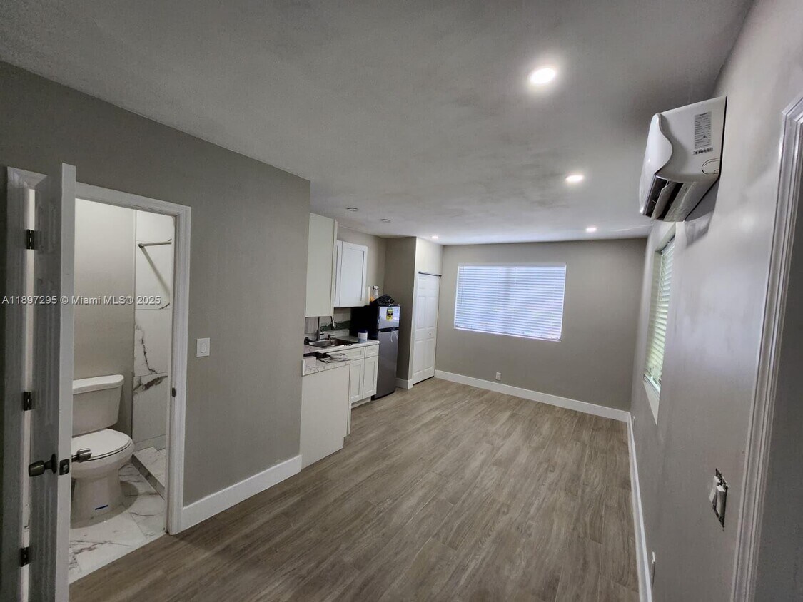 Foto del edificio - 6395 NW 23rd St