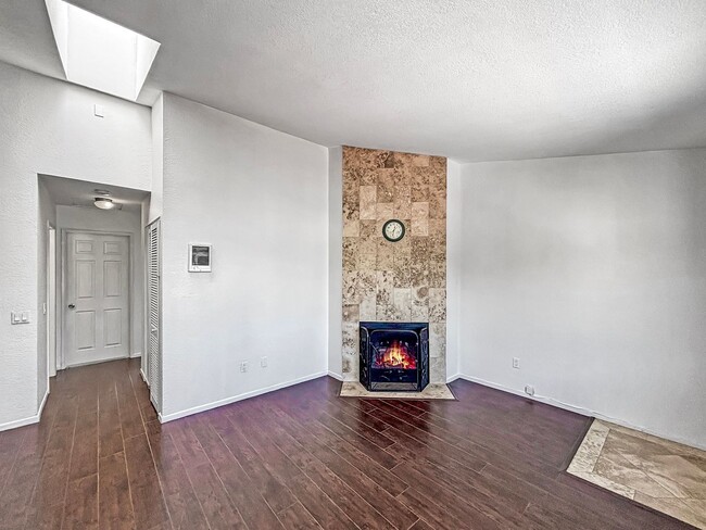 Foto del edificio - Charming 2BD/2BA Condo in Normal Heights w...