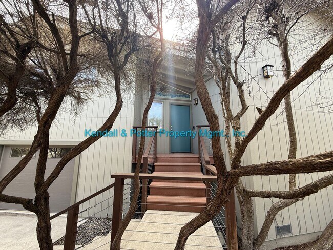 Foto del edificio - Spacious and Bright 3BR 2BA Seacliff Home - Close to the Beach!