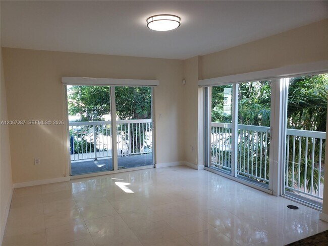 Foto del edificio - 2740 SW 28th Terrace
