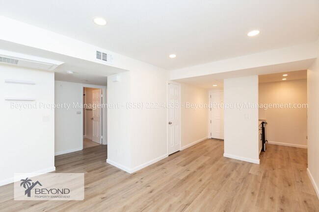 Foto del edificio - 4452 Mentone St