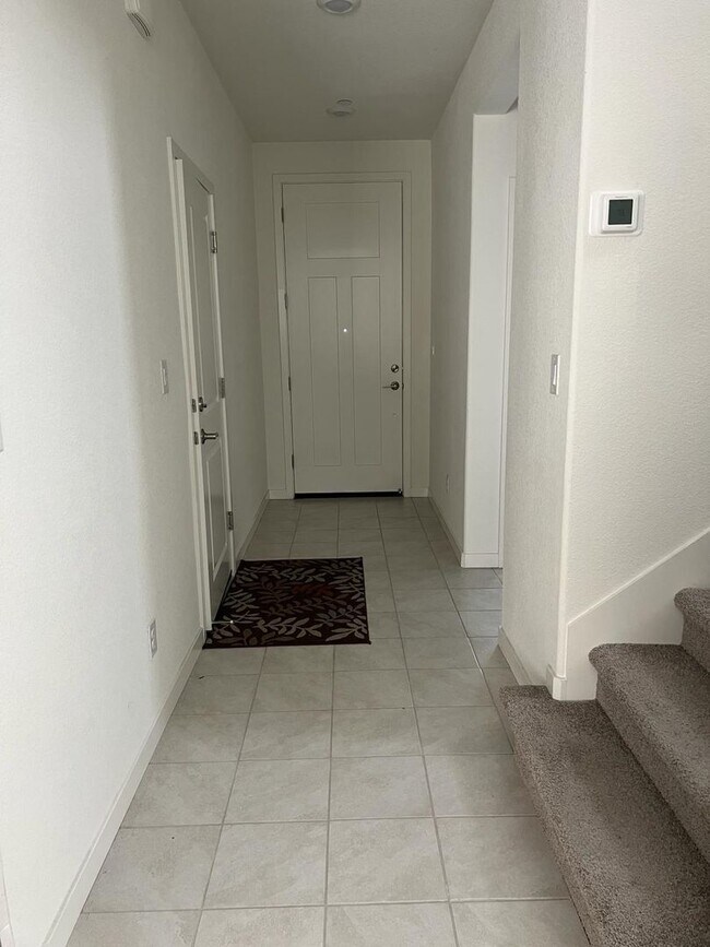 Building Photo - BEAUTIFUL SOLAR  2 STORY HOME IN NATOMS! 4...