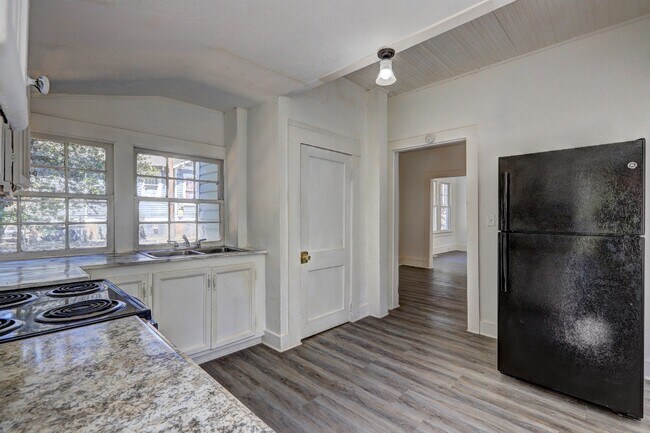 Foto del edificio - 1045 Crescent Ave